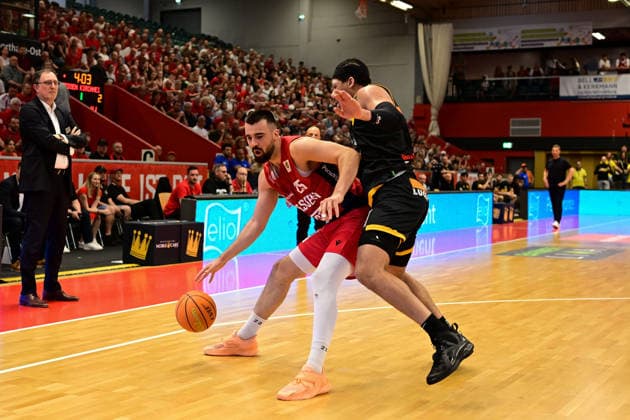 Viktor Kovacevic, Tylan Pope 2 Bundesliga Pro A, play off, semi-final 2 game, 46ers, basketball, basketball season 2025 2026, BBL, Germany, Gießen 46ers Bozic Estriche Knights Kirchheim, Gießen in red, men, Kirchheim black