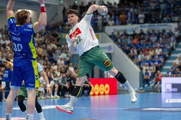 Tom Kiesler, Backcourt, VfL Gummersbach 30 , Philipp Vorlicek, Backcourt, TSV GWD Minden 22 , VfL Gummersbach vs TSV GWD Minden, Daikin Handball Bundesliga, Men , Matchday 30, 23 05 2026 Gummersbach NRW Germany Copyright: xkolbert-press MartinxWdziecznyx
