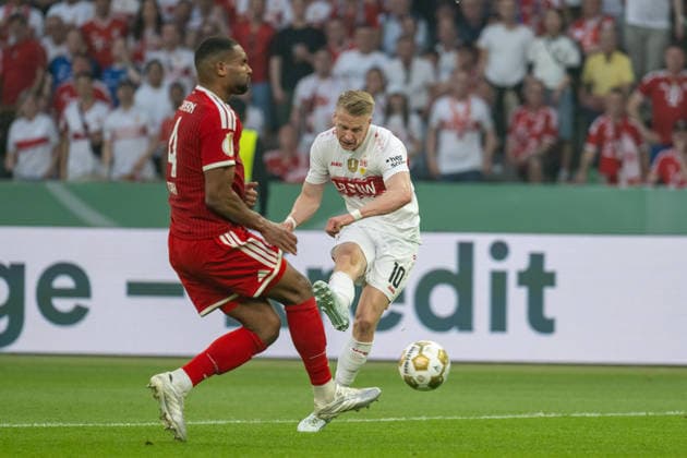 v li Jonathan Tah FC Bayern Muenchen, 04 , Chris Fuehrich VfB Stuttgart, 10 , Goal kick, GER, FC Bayern Muenchen vs VfB Stuttgart, Football, Men, DFB Pokal, Final, Season 2025 2026, 23 05 2026, DFL DFB REGULATES PROHIBIT ANY USE OF PHOTOGRAPHS AS IMAGE SEQUENCES AND OR QUASI VIDEO, GER, FC Bayern Muenchen vs VfB Stuttgart, Football, Men, DFB Cup, Final, Season 2025 2026, 23 05 2026 Berlin Copyright: xEibner-Pressefoto WolfgangxFrankx EP_WFK