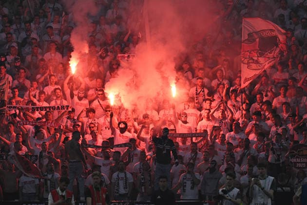 23 05 2026, xsltx, Football DFB Cup Final, FC Bayern Munich VfB Stuttgart v l Fans, Atmosphere, Scarves, Flags, Visitors, Commando Cannstatt, Ultras VfB Stuttgart to end Pyrotechnics, Benglos, Smoke, Fog, Fireworks DFL DFB REGULATIONS PROHIBIT ANY USE OF PHOTOGRAPHS as IMAGE SEQUENCES and or QUASI VIDEO Berlin
