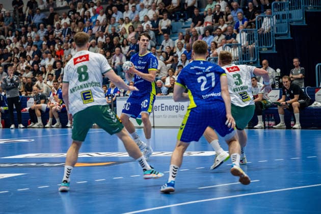 Daikin Handball Bundesliga, VfL Gummersbach GWD Minden, 23 05 2026 Karolis Antanavicius GWD Minden 8 , Miro Schluroff VfL Gummersbach, 15 , Kristjan Horžen VfL Gummersbach, 27 , Daniel Astrup Pedersen GWD Minden 3 , Daikin Handball Bundesliga, VfL Gummersbach GWD Minden, 23 05 2026 Copyright: xBEAUTIFULxSPORTS Erlhofx