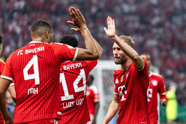 GER, DFB Cup final, Training and press conference, FC Bayern Munich VfB Stuttgart 23 05 2026, Olympic Stadium, Olympic Stadium, GER, DFB Cup final, Training and press conference, FC Bayern Munich VfB Stuttgart Jonathan Tah FC Bayern Munich 4 , Konrad Laimer FC Bayern Munich 27 cheer  nordphotoxGmbHxx xAlexanderxTrienitz nph00051