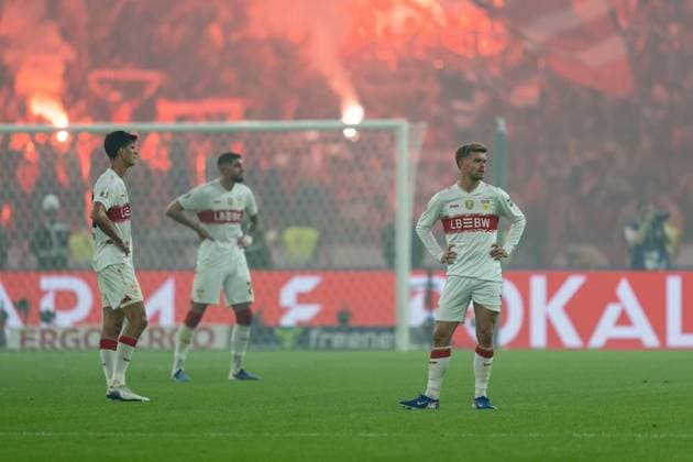 Goal to 0 2 Harry Kane FC Bayern Muenchen, 9 , Chema Andres VfB Stuttgart, 30 , Jeff Chabot VfB Stuttgart, 24 and Maximilian Mittelstaedt VfB Stuttgart, 07 disappointment disappointment, GER, FC Bayern Muenchen vs VfB Stuttgart, Football, Men, DFB Pokal, Final, Season 2025 2026, 23 05 2026 DFL REGULATES PROHIBIT ANY USE OF PHOTOGRAPHS AS IMAGE SEQUENCES AND OR QUASI VIDEO GER, FC Bayern Muenchen vs VfB Stuttgart, Football, Men, DFB Pokal, Final, Season 2025 2026, 23 05 2026 Berlin Copyright: xEibner-Pressefoto MaxxVincenx EP_MVN