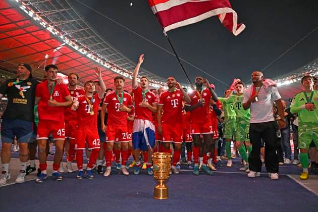 23 05 2026, Football DFB Pokal 2025 2026, Final, FC Bayern Munich VfB Stuttgart, at the Olympiastadion Berlin The Bavarians celebrate from left Aleksandar Pavlovic Bayern Munich , Harry Kane FC Bayern Munich , Lennart Karl FC Bayern Munich , Tom Bischof Bayern Munich , Josip Stanisic Bayern Munich , Jonathan Tah FC Bayern Munich , Dayot Upamecano FC Bayern Munich , goalkeeper Jonas Urbig FC Bayern Munich , and coach Vincent Kompany FC Bayern Munich DFL and DFB regulations prohibit any use of photographs as image sequences and or quasi video