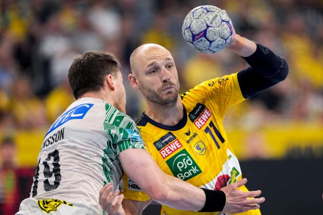 from left Elvar Örn Jonsson SCM, 19 , Lukas Sandell RNL, 11 , duel, duel, tackle, tackling, dynamics, action, action, 24 05 2026, Mannheim Germany , Handball, Bundesliga, Rhein Neckar Löwen SC Magdeburg xozx