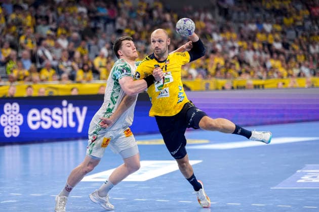 from left Elvar Örn Jonsson SCM, 19 , Lukas Sandell RNL, 11 , duel, duel, tackle, tackling, dynamics, action, action, 24 05 2026, Mannheim Germany , Handball, Bundesliga, Rhein Neckar Löwen SC Magdeburg xozx
