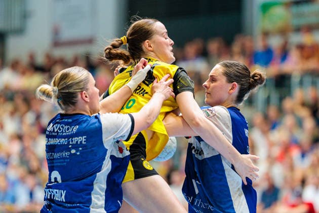 L R Laura Rueffieux HSG Blomberg Lippe, 03 , Sarah Wachter Borussia Dortmund, 12 , Andrea Jacobsen HSG Blomberg Lippe, 04 GER, HSG Blomberg Lippe vs Borussia Dortmund, Handball, 1 Bundesliga Women, Play Offs, Final, Match 2, 24 05 2026 GER, HSG Blomberg Lippe vs Borussia Dortmund, Handball, 1 Bundesliga Women, Play Offs, Final, Match 2, 24 05 2026 Blomberg Copyright: xEibner-Pressefoto JanxRollingerx EP_JSK