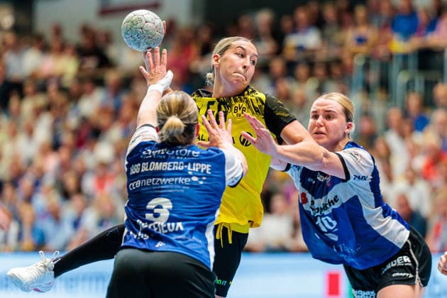 L R Laura Rueffieux HSG Blomberg Lippe, 03 , Dana Bleckmann Borussia Dortmund, 66 in goal, Maxi Muehlner HSG Blomberg Lippe, 10 GER, HSG Blomberg Lippe vs Borussia Dortmund, Handball, 1 Bundesliga Women, Play Offs, Final, Match 2, 24 05 2026 GER, HSG Blomberg Lippe vs Borussia Dortmund, Handball, 1 Bundesliga Women, Play Offs, Final, Match 2, 24 05 2026 Blomberg Copyright: xEibner-Pressefoto JanxRollingerx EP_JSK