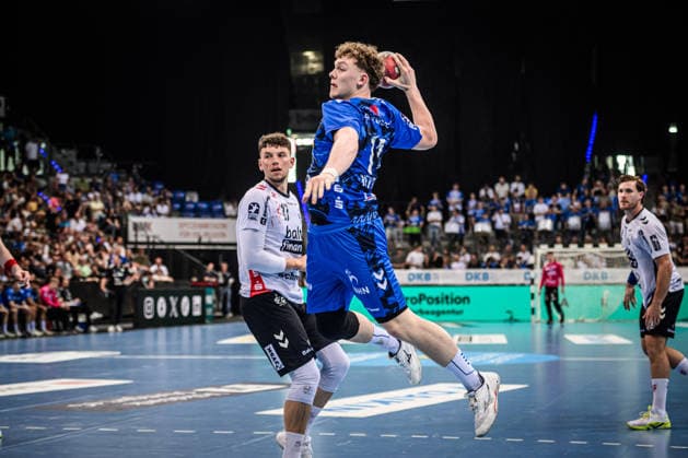 Max Heydecke TVB Stuttgart, 19 prevails against Marko Grgic SG Flensburg Handewitt, 17 GER, TVB Stuttgart SG Flensburg Handewitt, DAIKIN HBL, Handball, Bundesliga, 32 Matchday, Season 2025 2026, 24 05 2026 GER, TVB Stuttgart SG Flensburg Handewitt, DAIKIN HBL, Handball, Bundesliga, 32 Matchday, Season 2025 2026, 24 05 2026 Stuttgart Copyright: xSandyxDinkelackerx EP_SDR