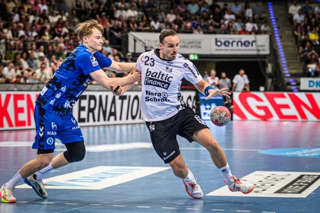 Kent Robin Tonnesen SG Flensburg Handewitt, 23 vs Linus Schmid TVB Stuttgart, 18 GER, TVB Stuttgart SG Flensburg Handewitt, DAIKIN HBL, Handball, Bundesliga, 32 Matchday, Season 2025 2026, 24 05 2026 GER, TVB Stuttgart SG Flensburg Handewitt, DAIKIN HBL, Handball, Bundesliga, 32 Matchday, Season 2025 2026, 24 05 2026 Stuttgart Copyright: xSandyxDinkelackerx EP_SDR