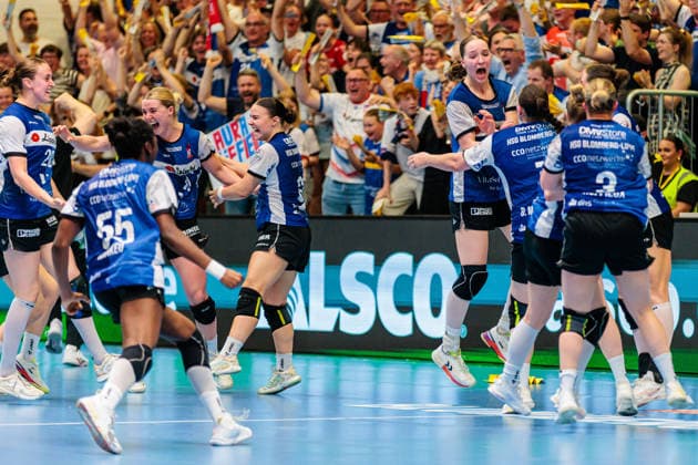 The team of HSG Blomberg Lippe cheers after the end of the game about the 28 27 victory GER, HSG Blomberg Lippe vs Borussia Dortmund, Handball, 1 Bundesliga Women, Play Offs, Final, Game 2, 24 05 2026 GER, HSG Blomberg Lippe vs Borussia Dortmund, Handball, 1 Bundesliga Women, Play Offs, Final, Game 2, 24 05 2026 Blomberg Copyright: xEibner-Pressefoto JanxRollingerx EP_JSK