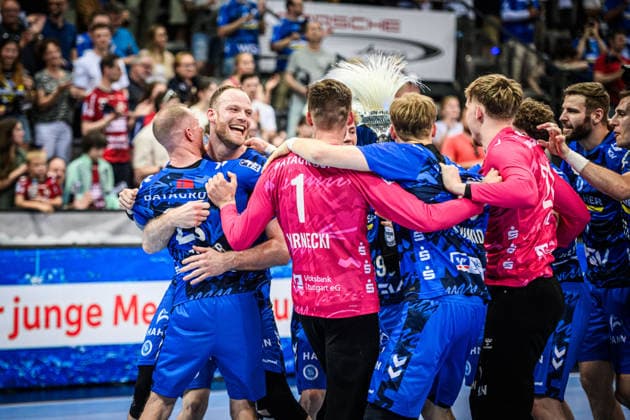 Lenny Rubin TVB Stuttgart, 44 and Patrick Zieker TVB Stuttgart, 25 , left and team Dance of joy with the TVB Stuttgart team after home win against SG Flensburg Handewitt GER, TVB Stuttgart SG Flensburg Handewitt, DAIKIN HBL, Handball, Bundesliga, Matchday 32, Season 2025 2026, 24 05 2026 GER, TVB Stuttgart SG Flensburg Handewitt, DAIKIN HBL, Handball, Bundesliga, Matchday 32, Season 2025 2026, 24 05 2026 Stuttgart Copyright: xSandyxDinkelackerx EP_SDR
