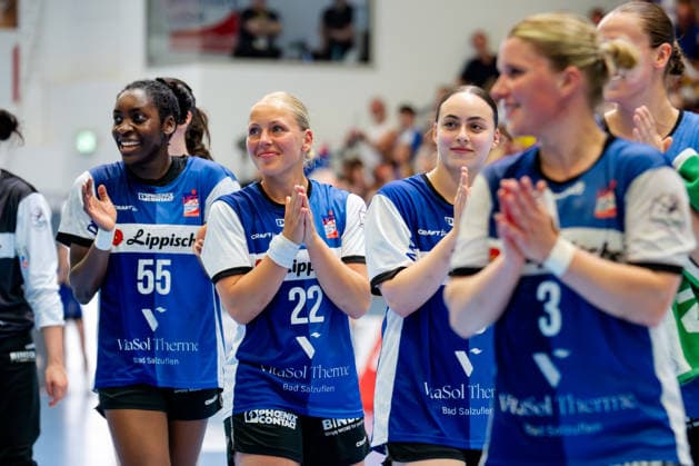 Blomberg, 24 05 2026, Handball, Women, Alsco Handball Bundesliga, Playoff, Final match 2, 2025 2026 HSG Blomberg Lippe BVB Borussia Dortmund Happy faces among the Blomberg players Farelle Alicia Njinkeu HSG Blomberg Lippe, 55 , Judith Tietjen HSG Blomberg Lippe, 22 and Carolin Jaron HSG Blomberg Lippe, 15