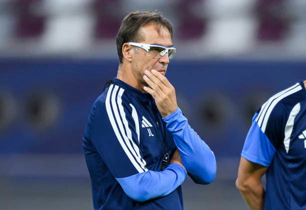 Qatar national team, Nationalteam Training session For FIFA World Cup, WM, Weltmeisterschaft, Fussball 2026 Head coach of Qatar, Julen Lopetegui, attends during the final local training session at Khalifa International Stadium in Doha, Qatar, on May 24, 2026, as the squad completes its final preparations on home soil ahead of the FIFA World Cup 2026. Qatar will play friendly matches against the Republic of Ireland and El Salvador as part of its build-up to the tournament. DOHA Qatar Copyright: xNOUSHADx