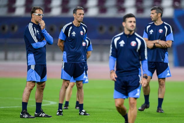 Qatar national team, Nationalteam Training session For FIFA World Cup, WM, Weltmeisterschaft, Fussball 2026 Head coach of Qatar, Julen Lopetegui, (L) and Assistant coachs attend during the final local training session at Khalifa International Stadium in Doha, Qatar, on May 24, 2026, as the squad completes its final preparations on home soil ahead of the FIFA World Cup 2026. Qatar will play friendly matches against the Republic of Ireland and El Salvador as part of its build-up to the tournament. DOHA Qatar Copyright: xNOUSHADx