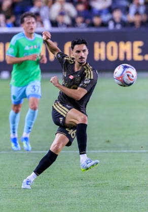 May 24, 2026, Los Angeles, California, USA: Stephen Eustaquio 46 of the Los Angeles Football Club passes the ball during their regular season MLS, Fussball Herren, USA game against the Seattle Sounders FC on Sunday May 24, 2026 at the BMO Stadium in Los Angeles, California. LAFC defeat Sounders, 1-0. ARIANA RUIZ PI LAFC Defeat Sounders, 1-0 - ZUMAp124 20260524_zaa_p124_021 Copyright: xArianaxRuizx