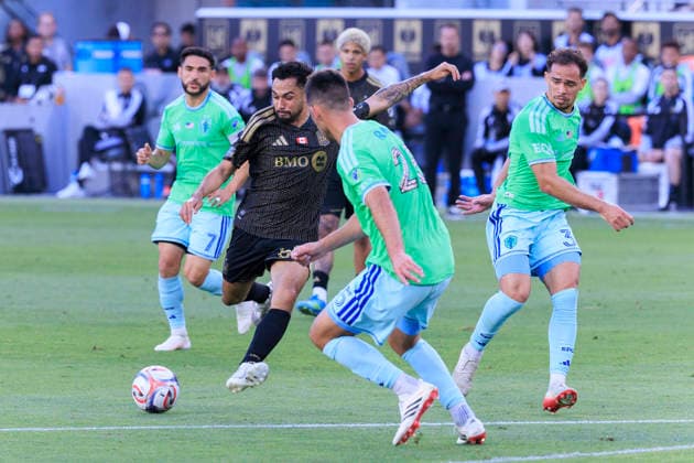 May 24, 2026, Los Angeles, California, USA: Mathieu Choiniere 66 of the Los Angeles Football Club makes a goal attempt as Jackson Ragen 25 of the Seattle Sounders FC defends during their regular season MLS, Fussball Herren, USA game on Sunday May 24, 2026 at the BMO Stadium in Los Angeles, California. LAFC defeat Sounders, 1-0. ARIANA RUIZ PI LAFC Defeat Sounders, 1-0 - ZUMAp124 20260524_zaa_p124_039 Copyright: xArianaxRuizx
