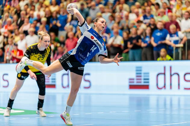 Ona Vegue HSG Blomberg Lippe, 14 takes a seven-meter penalty and scores GER, HSG Blomberg Lippe vs Borussia Dortmund, Handball, 1 Bundesliga Women, Play Offs, Final, Game 2, 24 05 2026 GER, HSG Blomberg Lippe vs Borussia Dortmund, Handball, 1 Bundesliga Women, Play Offs, Final, Game 2, 24 05 2026 Blomberg Copyright: xEibner-Pressefoto JanxRollingerx EP_JSK