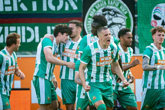 SOCCER - BL, Rapid vs Ried VIENNA,AUSTRIA,25.MAY.26 - SOCCER - ADMIRAL Bundesliga, Europacup play off, SK Rapid Wien vs SV Ried. Image shows the rejoicing of Matthias Seidl, Jakob Schoeller, Ercan Kara, Serge Philippe Raux Yao, Nenad Cvetkovic, Petter Nosa Dahl and Bendeguz Bolla (Rapid). GEPAxpictures xKevinxHackner