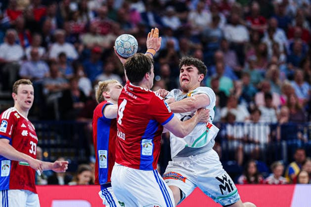 Einar Olafsson Handball Sport Verein Hamburg, 23 , Andreas Magaard Handball Sport Verein Hamburg, 04 , Elias Newel Frisch Auf Goeppingen, 40 GER, Handball Sport Verein Hamburg vs Frisch Auf Goeppingen, Handball, 1 Bundesliga, Matchday 32, Season 2025 2026, 25 05 2026 GER, Handball Sport Verein Hamburg vs Frisch Auf Goeppingen, Handball, 1 Bundesliga, Matchday 32, Season 2025 2026, 25 05 2026 Hamburg Copyright: xEibner-Pressefoto MarcelxvonxFehrnx EP_MFN
