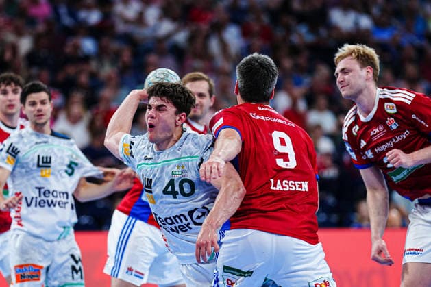 Throw Goal Elias Newel Frisch Auf Goeppingen, 40 GER, Handball Sport Verein Hamburg vs Frisch Auf Goeppingen, Handball, 1 Bundesliga, Matchday 32, Season 2025 2026, 25 05 2026 GER, Handball Sport Verein Hamburg vs Frisch Auf Goeppingen, Handball, 1 Bundesliga, Matchday 32, Season 2025 2026, 25 05 2026 Hamburg Copyright: xEibner-Pressefoto MarcelxvonxFehrnx EP_MFN