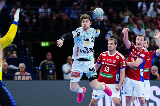 Throw Goal Franko Lastro Frisch Auf Goeppingen, 28 GER, Handball Sport Verein Hamburg vs Frisch Auf Goeppingen, Handball, 1 Bundesliga, Matchday 32, Season 2025 2026, 25 05 2026 GER, Handball Sport Verein Hamburg vs Frisch Auf Goeppingen, Handball, 1 Bundesliga, Matchday 32, Season 2025 2026, 25 05 2026 Hamburg Copyright: xEibner-Pressefoto MarcelxvonxFehrnx EP_MFN