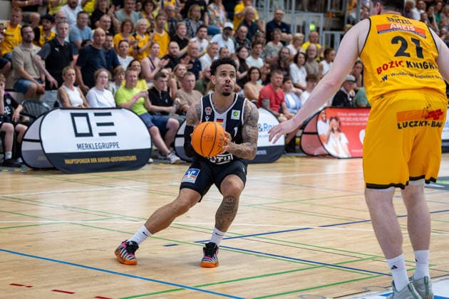 Daniel Alexander Norl Giessen 46ers, 01 Nicolas Bretzel Bozic Estriche Knights Kirchheim, 21 GER, Bozic Estriche Knights Kirchheim vs Giessen 46ers, BARMER 2 Basketball Bundesliga, Playoffs Semifinal Game 3, Season 2025 2026, 26 05 2026 GER, Bozic Estriche Knights Kirchheim vs Giessen 46ers, BARMER 2 Basketball Bundesliga, Playoffs Semifinal Game 3, Season 2025 2026, 26 05 2026 Goeppingen Copyright: xEibner-Pressefoto NinaxSanderx EP_NSR