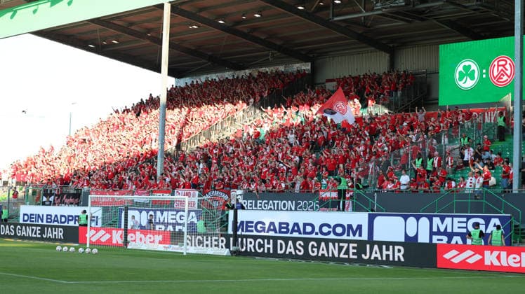 26 05 2026, xrekx, Soccer 2 Bundesliga Relegation, SpVgg Greuther Fuerth Rot Weiss Essen v l RW Essen Fans ,Atmosphere, Scarves, Ultras, Spectators, Visitors, Choreo, Choreography, atmosphere, scarves, spectators, visitors DFL DFB REGULATIONS PROHIBIT ANY USE OF PHOTOGRAPHS as IMAGE SEQUENCES and or QUASI VIDEO Fuerth