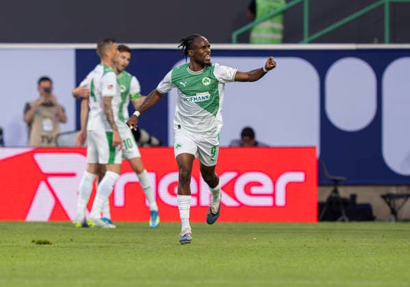 Cheering after the goal to 1 0 by Noel Futkeu SpVgg Greuther Fuerth, 9 , cheering, jubilant, jubeln, jubeln, emotionen, celebrate Here he cheers about his goal SpVgg Greuther Fürth Rot Weiss Essen, Fußball, Relegation zur 2 Bundesliga Rückspiel, Sportpark Ronhof, Fürth DFL regulations prohibit any use of photographs as image sequences and or quasi video Copyright: HMBxMedia xMarcoxBader