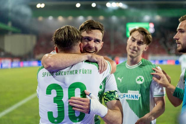 Celebration after the 2-0 goal by Branimir Hrgota SpVgg Greuther Fuerth, 10 , jubilant, cheering, jubilating, celebrate Here he hugs Felix Klaus SpVgg Greuther Fuerth, 30 SpVgg Greuther Fürth Rot Weiss Essen, Football, Relegation to Bundesliga 2 second leg, Sportpark Ronhof, Fürth DFL regulations prohibit any use of photographs as image sequences and or quasi video Copyright: HMBxMedia xMarcoxBader