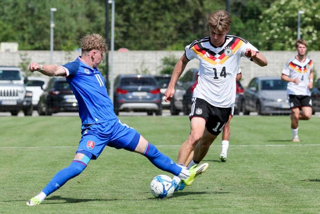 Samuel Kovacik Slovakia and Jan Buerger Germany battle for the ball, UEFA Under 19 friendly, Slovakia v Germany, MOL Academy on 27 May 2026 in Dunajska Streda, Slovakia Photo by Marco Steinbrenner DeFodi Images Samuel Kovacik Slovakia and Jan Buerger Germany battle for the ball, UEFA Under 19 friendly, Slovakia v Germany, MOL Academy, May 27, 2026 in Dunajska Streda, Slovakia Photo by Marco Steinbrenner DeFodi Images