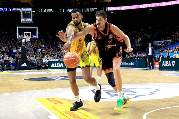 DEU, easyCredit BBL, ALBA vs Rasta Vechta, 27 05 2026, Uber Arena, Berlin, DEU, easyCredit BBL, ALBA vs Rasta Vechta, in the picture Norris Agbakoko ALBA Berlin 17 , Tibor Pleiss RASTA Vechta 22 nordphotoxGmbHx xEngler nph00076