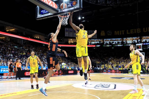 DEU, easyCredit BBL, ALBA vs Rasta Vechta, 27 05 2026, Uber Arena, Berlin, DEU, easyCredit BBL, ALBA vs Rasta Vechta, in the picture J Wan Roberts ALBA Berlin 13 , Alonzo Verge jr RASTA Vechta 11 nordphotoxGmbHx xEngler nph00076
