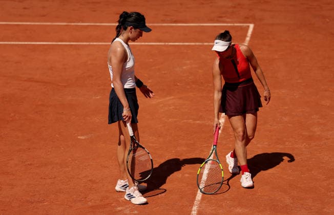 Xinyu Wang of China and Tamara Korpatsch of Germany argue a line call on the same side of the court French Open Tennis, Day Four, Tennis, Roland Garros, Paris, France - 27 May 2026Paris Roland Garros France EDITORIAL USE ONLY No use with unauthorised audio, video, data, fixture lists, club league logos or live services. Online in-match use limited to 120 images, no video emulation. No use in betting, games or single club league player publications. Copyright: xEllaxLing Shutterstockx 16898262dx