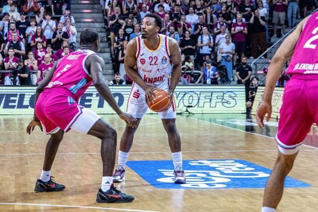 Johnathan Stove Fitness First Wuerzburg Baskets, 22 vs Tylan Birts Telekom Baskets Bonn, 05 Telekom Baskets Bonn vs Fitness First Wuerzburg Baskets, Basketball, easy Credit BBL, Playoffs, Quarterfinals, Matchday 5, 2025 2026, 27 05 2026 Telekom Baskets Bonn vs Fitness First Wuerzburg Baskets, Basketball, easy Credit BBL, Playoffs, Quarterfinals, Matchday 5, 2025 2026, 27 05 2026 Bonn Copyright: xEibner-Pressefoto GerhardxWingenx EP_GWR
