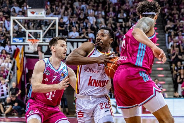 Johnathan Stove Fitness First Wuerzburg Baskets, 22 vs Grayson Murphy Telekom Baskets Bonn, 07 , Michael Kessens Telekom Baskets Bonn, 06 Telekom Baskets Bonn vs Fitness First Wuerzburg Baskets, Basketball, easy Credit BBL, Playoffs, Quarterfinals, Matchday 5, 2025 2026, 27 05 2026 Telekom Baskets Bonn vs Fitness First Wuerzburg Baskets, Basketball, easy Credit BBL, Playoffs, Quarterfinals, Matchday 5, 2025 2026, 27 05 2026 Bonn Copyright: xEibner-Pressefoto GerhardxWingenx EP_GWR