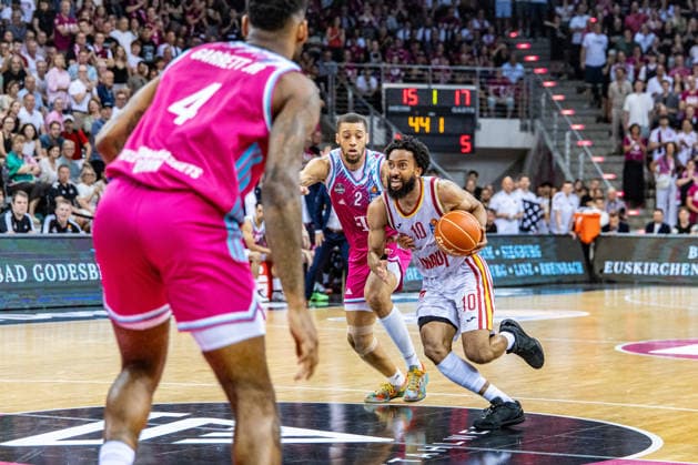 Davion Mintz Fitness First Wuerzburg Baskets, 10 vs Alijah Comithier Telekom Baskets Bonn, 02 , Jeff Garrett Jr Telekom Baskets Bonn, 04 Telekom Baskets Bonn vs Fitness First Wuerzburg Baskets, Basketball, easy Credit BBL, Playoffs, Quarterfinals, Matchday 5, 2025 2026, 27 05 2026 Telekom Baskets Bonn vs Fitness First Wuerzburg Baskets, Basketball, easy Credit BBL, Playoffs, Quarterfinals, Matchday 5, 2025 2026, 27 05 2026 Bonn Copyright: xEibner-Pressefoto GerhardxWingenx EP_GWR