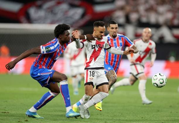 Ãlvaro Garcia of Rayo Vallecano in action against Jaydee Canvot of Crystal Palace Crystal Palace v Rayo Vallecano, UEFA Conference League, Final, Football, Red Bull Arena, Leipzig, Germany - 27 May 2026Leipzig Red Bull Arena Germany EDITORIAL USE ONLY No use with unauthorised audio, video, data, fixture lists, club league logos or live services. Online in-match use limited to 120 images, no video emulation. No use in betting, games or single club league player publications. Copyright: xKieranxMcManus Shutterstockx 16898266cb
