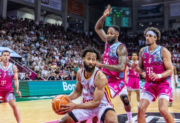 Davion Mintz Fitness First Wuerzburg Baskets, 10 alone vs Michael Kessens Telekom Baskets Bonn, 06 , Jeff Garrett Jr Telekom Baskets Bonn, 04 , Grayson Murphy Telekom Baskets Bonn, 07 Telekom Baskets Bonn vs Fitness First Wuerzburg Baskets, Basketball, easy Credit BBL, Playoffs, Quarterfinals, Matchday 5, 2025 2026, 27 05 2026 Telekom Baskets Bonn vs Fitness First Wuerzburg Baskets, Basketball, easy Credit BBL, Playoffs, Quarterfinals, Matchday 5, 2025 2026, 27 05 2026 Bonn Copyright: xEibner-Pressefoto GerhardxWingenx EP_GWR