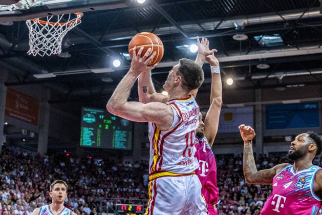 Christian Skladanowski Fitness First Wuerzburg Baskets, 19 vs Jonathan Baehre Telekom Baskets Bonn, 01 , Jeff Garrett Jr Telekom Baskets Bonn, 04 Telekom Baskets Bonn vs Fitness First Wuerzburg Baskets, Basketball, easy Credit BBL, Playoffs, Quarterfinals, Matchday 5, 2025 2026, 27 05 2026 Telekom Baskets Bonn vs Fitness First Wuerzburg Baskets, Basketball, easy Credit BBL, Playoffs, Quarterfinals, Matchday 5, 2025 2026, 27 05 2026 Bonn Copyright: xEibner-Pressefoto GerhardxWingenx EP_GWR