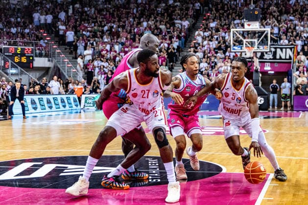 Marcus Carr Fitness First Wuerzburg Baskets, 05 vs Jalen Finch Telekom Baskets Bonn, 00 , Eddy Edigin Jr Fitness First Wuerzburg Baskets, 27 suspends Tylan Birts Telekom Baskets Bonn, 05 Telekom Baskets Bonn vs Fitness First Wuerzburg Baskets, Basketball, easy Credit BBL, Playoffs, Quarterfinals, Matchday 5, 2025 2026, 27 05 2026 Telekom Baskets Bonn vs Fitness First Wuerzburg Baskets, Basketball, easy Credit BBL, Playoffs, Quarterfinals, Matchday 5, 2025 2026, 27 05 2026 Bonn Copyright: xEibner-Pressefoto GerhardxWingenx EP_GWR