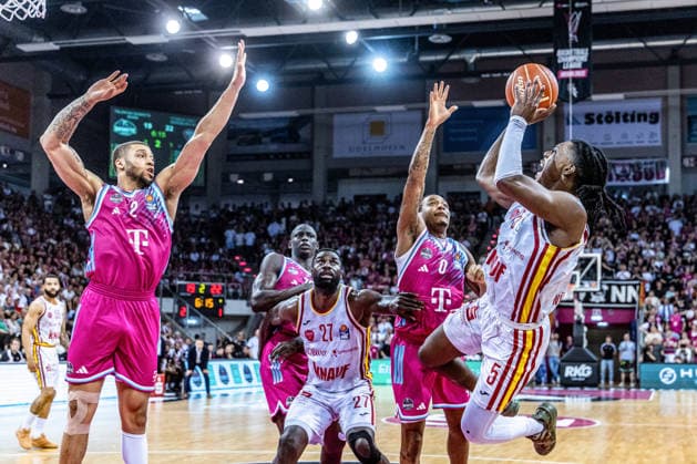 Marcus Carr Fitness First Wuerzburg Baskets, 05 vs Jalen Finch Telekom Baskets Bonn, 00 , Alijah Comithier Telekom Baskets Bonn, 02 , Eddy Edigin Jr Fitness First Wuerzburg Baskets, 27 watches Telekom Baskets Bonn vs Fitness First Wuerzburg Baskets, Basketball, easy Credit BBL, Playoffs, Quarterfinals, Matchday 5, 2025 2026, 27 05 2026 Telekom Baskets Bonn vs Fitness First Wuerzburg Baskets, Basketball, easy Credit BBL, Playoffs, Quarterfinals, Matchday 5, 2025 2026, 27 05 2026 Bonn Copyright: xEibner-Pressefoto GerhardxWingenx EP_GWR
