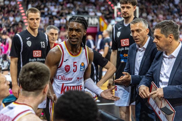 Marcus Carr Fitness First Wuerzburg Baskets, 05 is excited during a timeout Telekom Baskets Bonn vs Fitness First Wuerzburg Baskets, Basketball, easy Credit BBL, Playoffs, Quarterfinals, Matchday 5, 2025 2026, 27 05 2026 Telekom Baskets Bonn vs Fitness First Wuerzburg Baskets, Basketball, easy Credit BBL, Playoffs, Quarterfinals, Matchday 5, 2025 2026, 27 05 2026 Bonn Copyright: xEibner-Pressefoto GerhardxWingenx EP_GWR