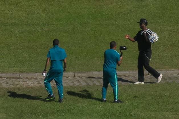 Jogadores da selecao chegam à Granja Comary de helicoptero para iniciar preparacao para a Copa Brazilian player Vinicius Junior arrives at Granja Comary in Teresopolis, in the mountainous region of Rio de Janeiro state, Brazil, on Wednesday, May 27, 2026. Players called up by Carlo Ancelotti to represent Brazil at the 2026 FIFA World Cup, WM, Weltmeisterschaft, Fussball began reporting to Granja Comary, the national team, Nationalteam Ä™s training center in Teresopolis, officially starting preparations for Brazil™s bid for a sixth world title. Training sessions at the facility run from Wednesday, May 27, through Saturday, May 30. Photo: PEDRO KIRILOS ESTADoO CONTEÃöDO ESTADoO CONTEÃöDO TERESOPOLIS RJ BRASIL Copyright: xPEDROxKIRILOSx