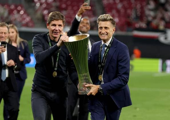 Oliver Glasner manager of Crystal Palace (left) and celebrate Crystal Palace Chairman and Co-Owner Steve Parish with the trophy after winning the UEFA Conference League Crystal Palace v Rayo Vallecano, UEFA Conference League, Final, Football, Red Bull Arena, Leipzig, Germany - 27 May 2026Leipzig Red Bull Arena Germany EDITORIAL USE ONLY No use with unauthorised audio, video, data, fixture lists, club league logos or live services. Online in-match use limited to 120 images, no video emulation. No use in betting, games or single club league player publications. Copyright: xKieranxMcManus Shutterstockx 16898266ef