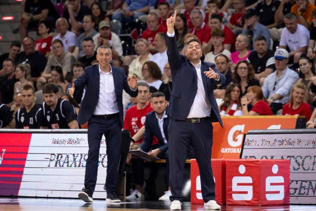 Head Coach Sasa FILIPOVSKI WUE, re gives instructions to his team, with both arms, gesture, energetic Final score 66 63, Basketball 1 Bundesliga Telekom Baskets Bonn Fitness First Wuerzburg Baskets Würzburg BON vs WUE Playoffs, Quarterfinals, 5 Game, at T E L E C O M D O M E, on 27 05 2026,