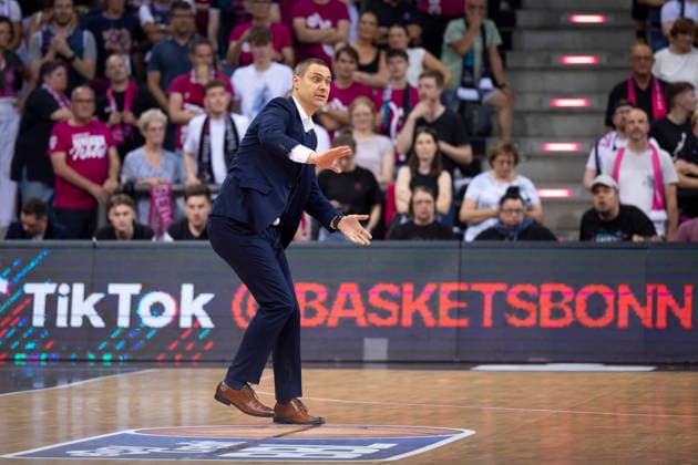 Head Coach Marko STANKOVIC BON, mi stands on the court and gives instructions, points with his hands, gesture, single image, final score 66 63, Basketball 1 Bundesliga Telekom Baskets Bonn Fitness First Wuerzburg Baskets Würzburg BON vs WUE Playoffs, quarterfinals, 5 game, in T E L E K O M D O M E, on 27 05 2026, Â