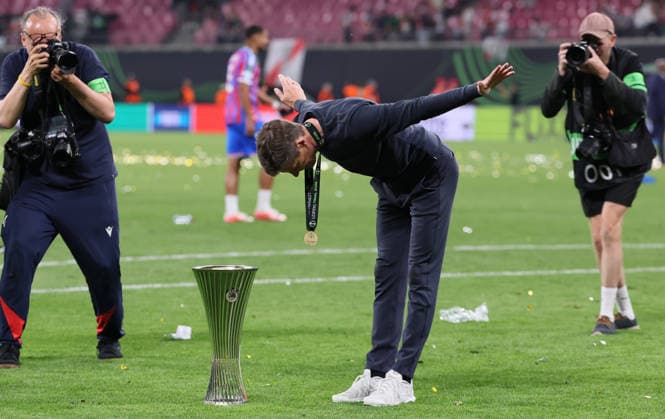 Crystal Palace Rayo Vallecano Final Conference League Leipzig, 27 05 2026, Leipzig Stadium, Football, Final UEFA Conference League , Crystal Palace ENG v Rayo Vallecano Madrid ESP 0 1 0 1 , CRYSTAL PALACE F C is winner of the UEFA Conference League 2026 , In the picture final cheer Palace coach Oliver Glasner with the winner trophy , For editorial use only , UEFA regulations prohibit any use of photographs as image sequences and or quasi video , Picture Point