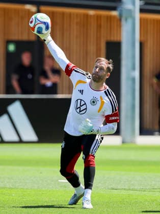Goalkeeper Oliver Baumann Germany controls the ball, , Training of the German national soccer team, Home Ground on May 28, 2026 in Herzogenaurach, Germany Photo by Marco Steinbrenner DeFodi Images Goalkeeper Oliver Baumann Germany controls the ball, , Training of the German national soccer team, Home Ground, May 28, 2026 in Herzogenaurach, Germany Photo by Marco Steinbrenner DeFodi Images
