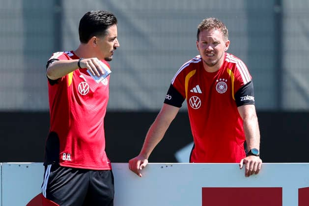 Assistant coach Benjamin Huebner Germany and national coach Julian Nagelsmann Germany talk together, , Training of the German national soccer team, Home Ground on May 28, 2026 in Herzogenaurach, Germany Photo by Marco Steinbrenner DeFodi Images Assistant coach Benjamin Huebner Germany and national coach Julian Nagelsmann Germany talk together, , Training of the German national soccer team, Home Ground, May 28, 2026 in Herzogenaurach, Germany Photo by Marco Steinbrenner DeFodi Images